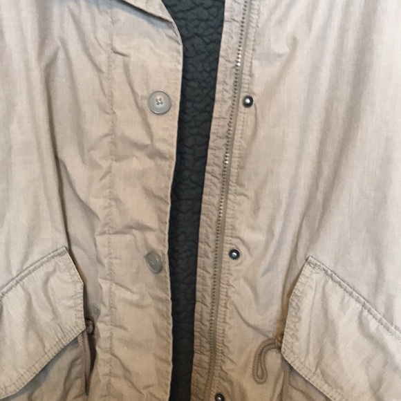 Bench Ladies Parka size Large - Picture 7 of 10